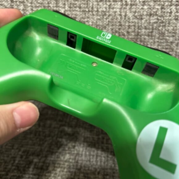 Super Mario Bros Luigi Controller Joycon Grip for Nintendo Switch 1 - Picture 3 of 3